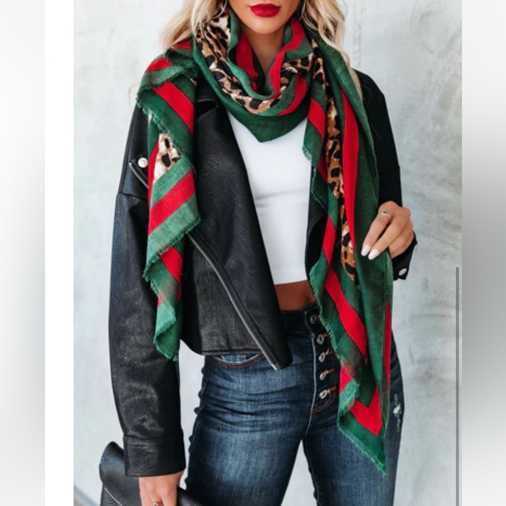 🌟HP🌟VICI Tiana Leopard Print Scarf